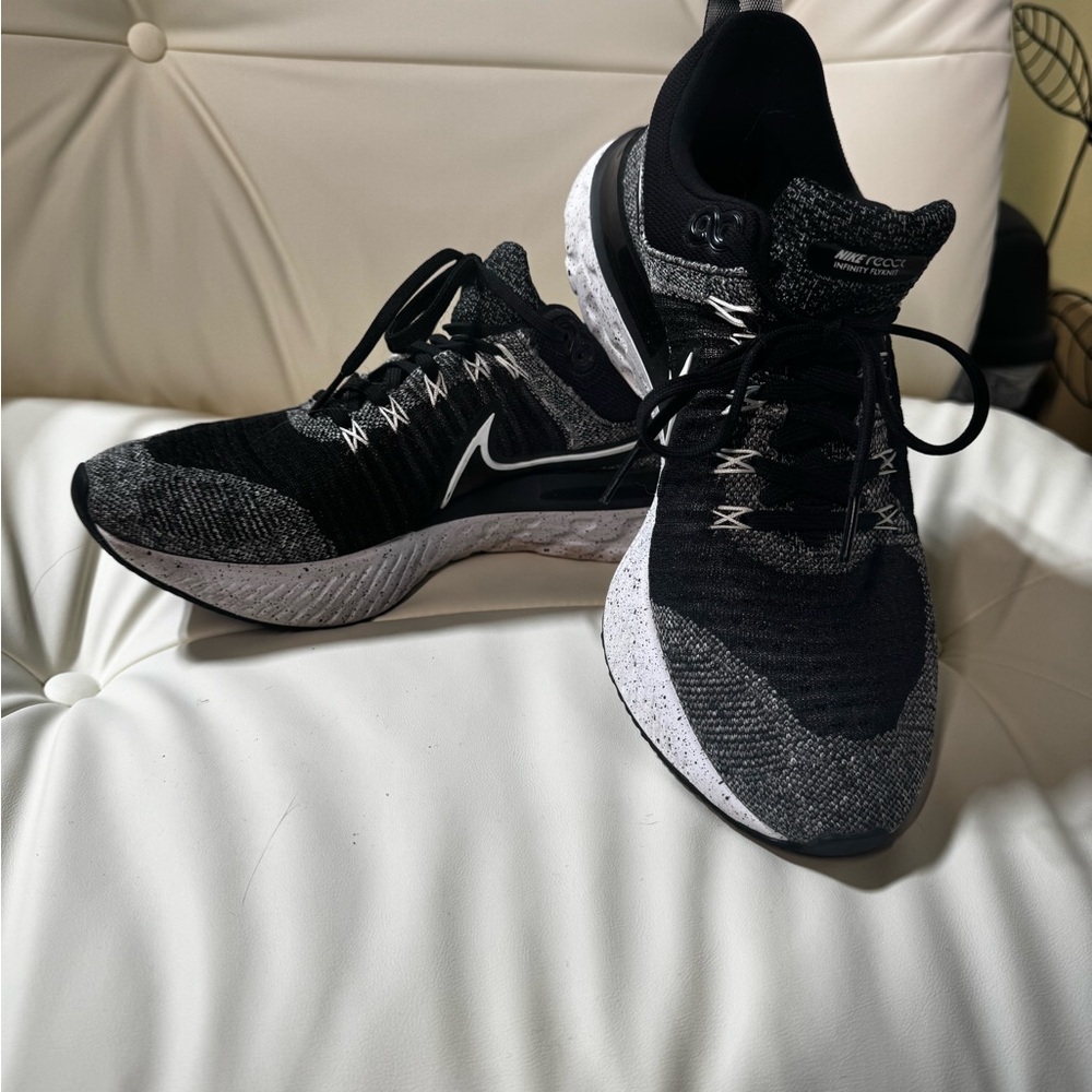 Nike Black and Gray Athletic Shoes